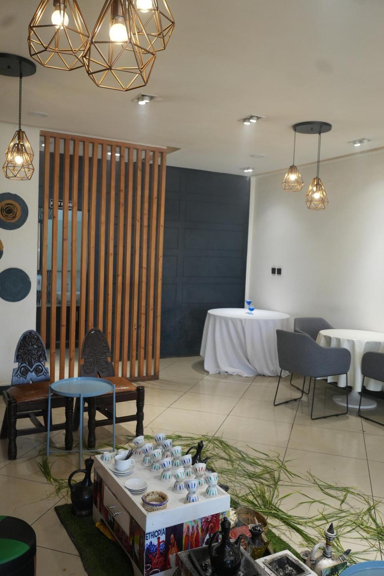 Mazeki Addis Boutique Hotel Экстерьер фото